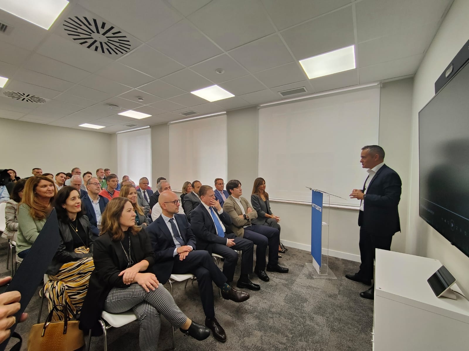 Consejero de Ciencia de Asturias apertura sede NTT Data Oviedo